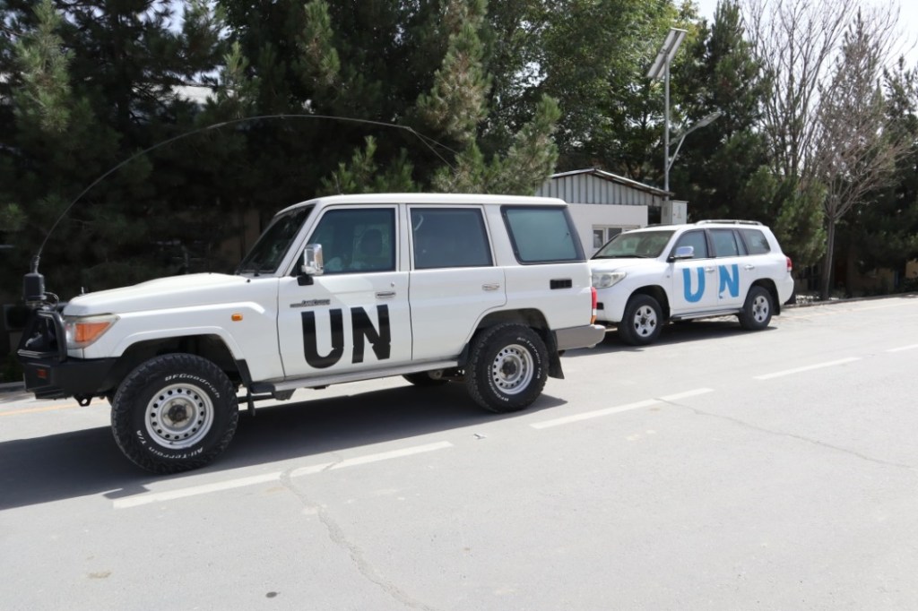 Esta imagem possuí um atributo alt vazio; O nome do arquivo é un-azul-e-negra.jpg